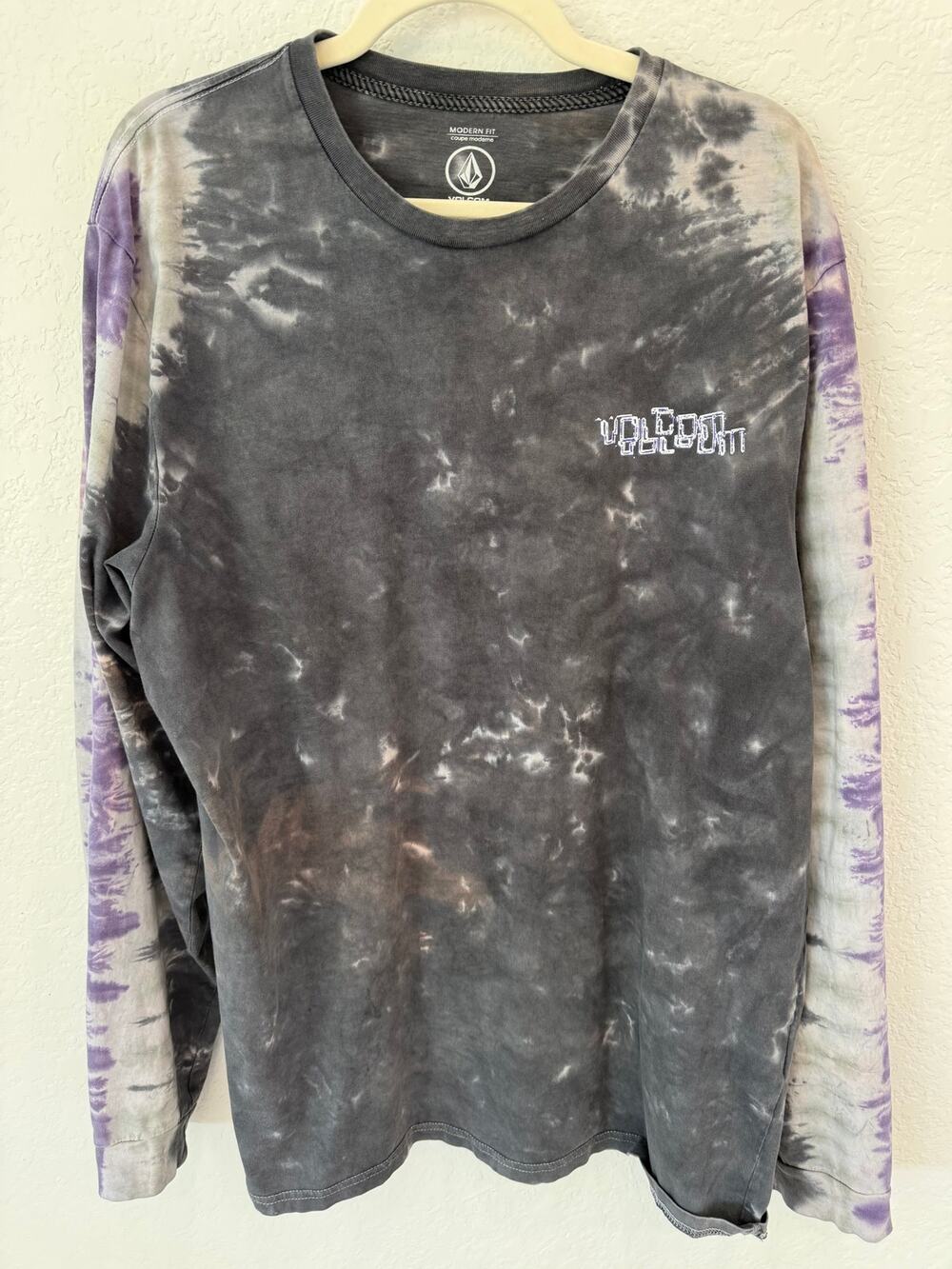 Volcom Mens XL Long Sleeve Tie Dye T Shirt Modern Fit Purple, Gray 100% cotton